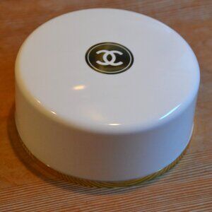 Vintage Original Chanel No 5 Perfumed Dusting Bath Powder Puff 8 oz Sealed